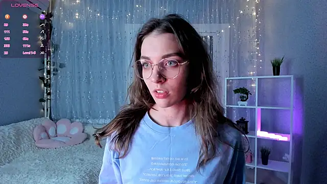 Snapshot of AraCopple chatting on December 21, 2024, 9:15 pm AraCopple online show from December 21, 2024, 9:15 pm