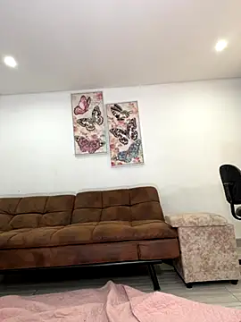 dolcebella online show from September 20, 2025, 3:13 pm