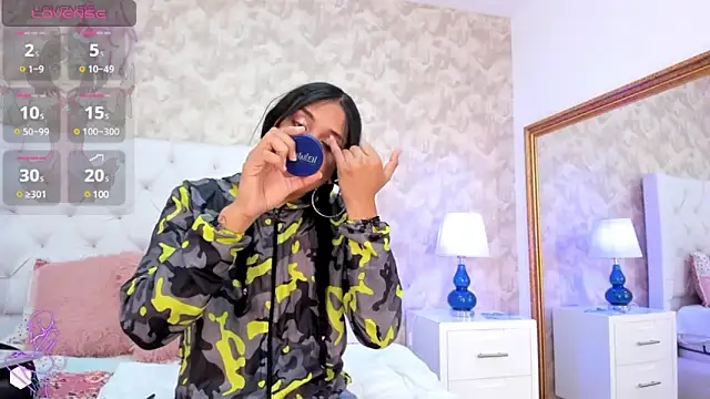 Eliza Thaylor   online show from January 10, 2025, 2:02 pm