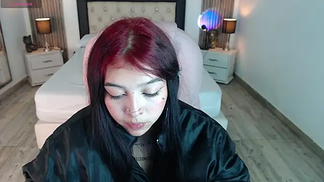 Snapshot of pettit_courtny chatting on January 9, 2025, 9:59 am pettit courtny online show from January 9, 2025, 9:59 am