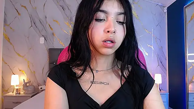 Snapshot of pettit_courtny chatting on March 6, 2025, 8:05 pm pettit courtny online show from March 6, 2025, 8:05 pm