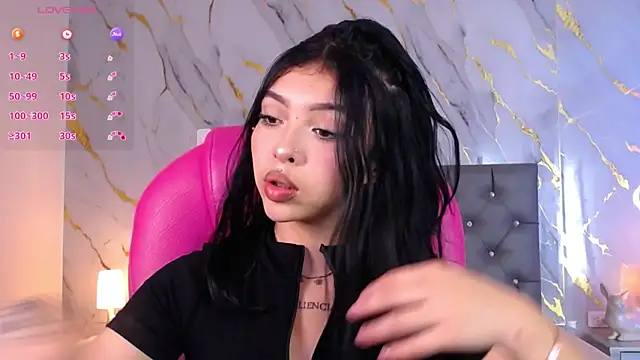 Snapshot of pettit_courtny chatting on March 13, 2025, 7:39 pm pettit courtny online show from March 13, 2025, 7:39 pm