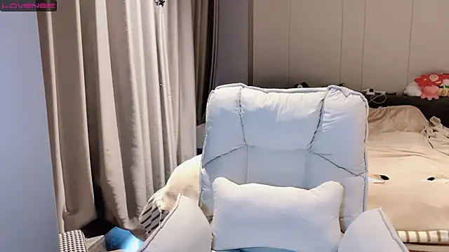 qiqi-666 online show from January 26, 2025, 6:49 am