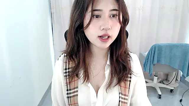 Liliya-77 online show from April 17, 2026, 6:38 am