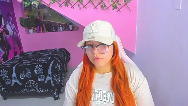 Snapshot of marcellaa303av chatting on February 5, 2025, 3:02 am marcellaa303av online show from February 5, 2025, 3:02 am