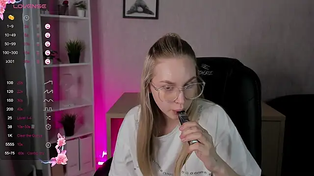 Carol  Cox online show from February 7, 2025, 7:18 am