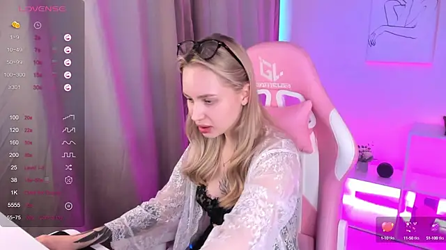 Carol  Cox online show from February 24, 2025, 3:12 am