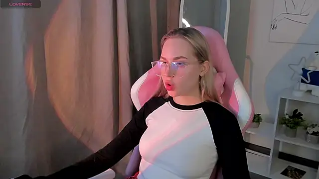 Carol  Cox online show from March 13, 2025, 10:21 pm