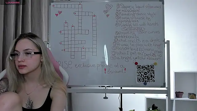 Carol  Cox online show from March 18, 2025, 3:20 am