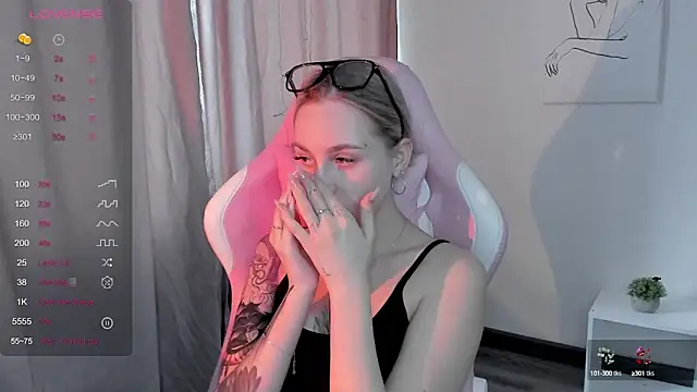 Carol  Cox online show from March 18, 2025, 6:25 am