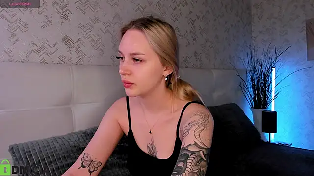 Carol  Cox online show from October 20, 2025, 10:43 pm