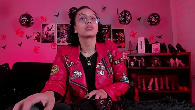 lilith-deveraux online show from November 25, 2025, 8:42 pm