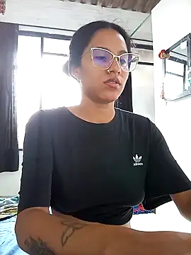 Karii-R online show from October 18, 2025, 4:19 pm