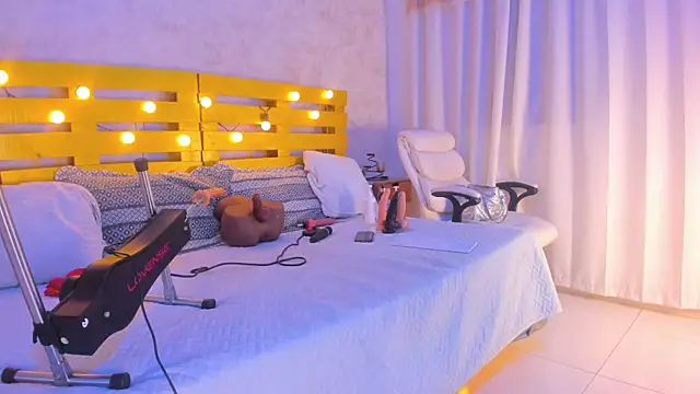 Rubi Love  online show from November 25, 2025, 3:06 am