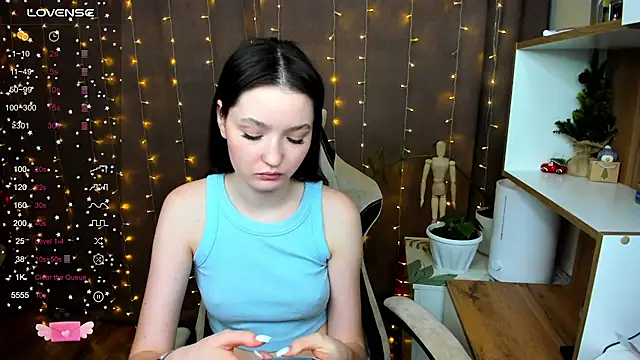 Fairyy Moon online show from January 7, 2025, 11:37 am