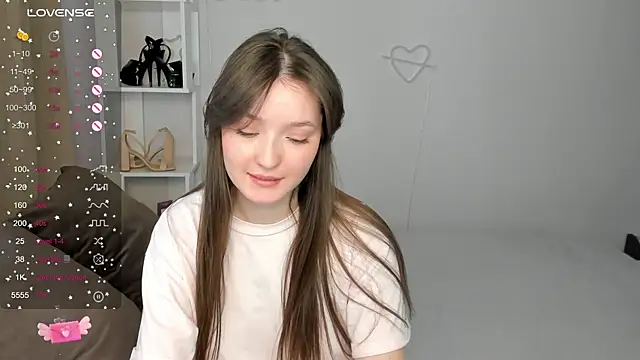 Fairyy Moon online show from October 8, 2025, 3:26 am