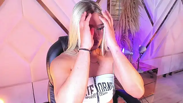 Elody Preysler69 online show from December 14, 2025, 4:07 am