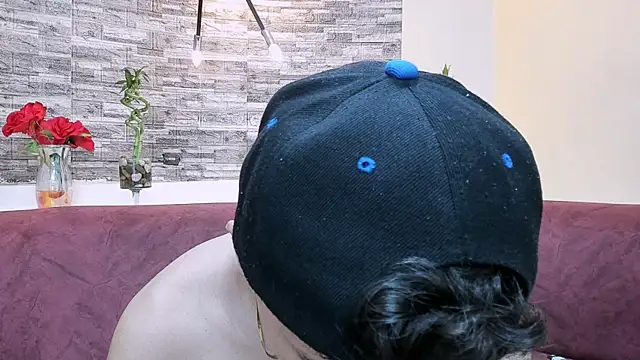 DamiBright online show from February 7, 2025, 1:25 am