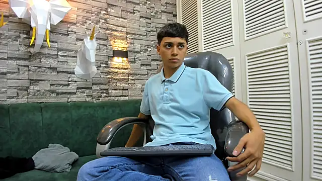 DamiBright online show from October 18, 2025, 5:25 pm