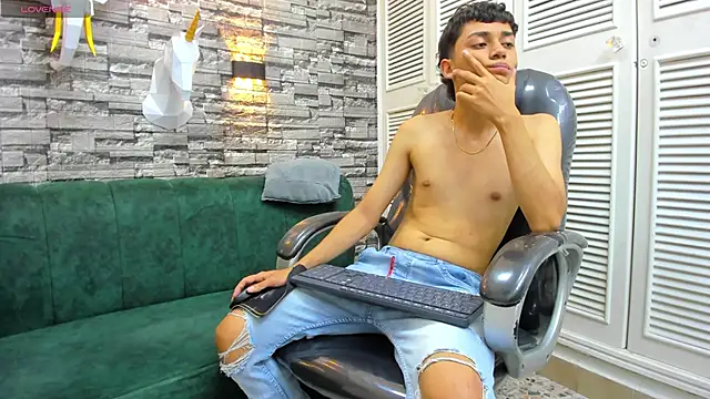 DamiBright online show from November 3, 2025, 5:36 pm