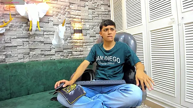 DamiBright online show from November 20, 2025, 5:23 pm