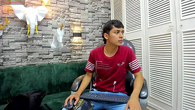 DamiBright online show from December 3, 2025, 5:33 pm