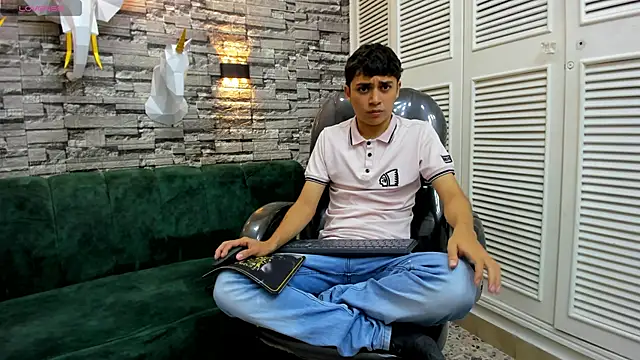 DamiBright online show from December 4, 2025, 5:43 pm