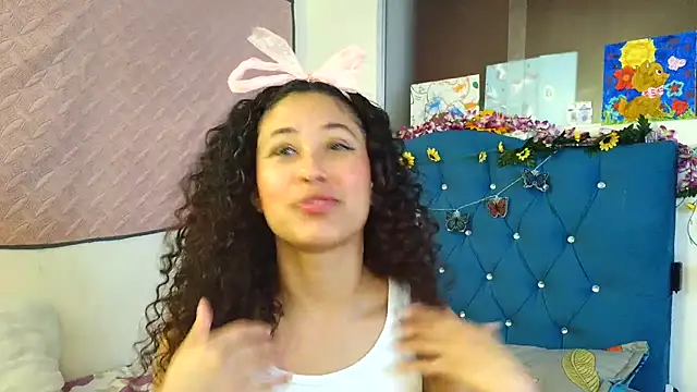 Milkdulce1 online show from April 7, 2026, 1:22 pm