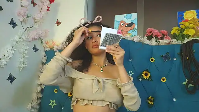 Milkdulce1 online show from June 4, 2026, 1:28 pm
