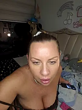 Sparkle2206 online show from April 18, 2026, 10:21 pm