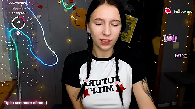 KarolinaBlacks online show from October 19, 2025, 5:52 am