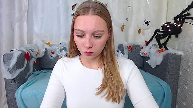 bellaa love  online show from October 13, 2025, 1:27 am