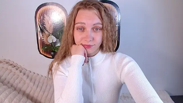 bellaa love  online show from May 11, 2026, 12:27 am
