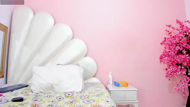 Ally Parkeer  online show from January 8, 2025, 4:00 pm