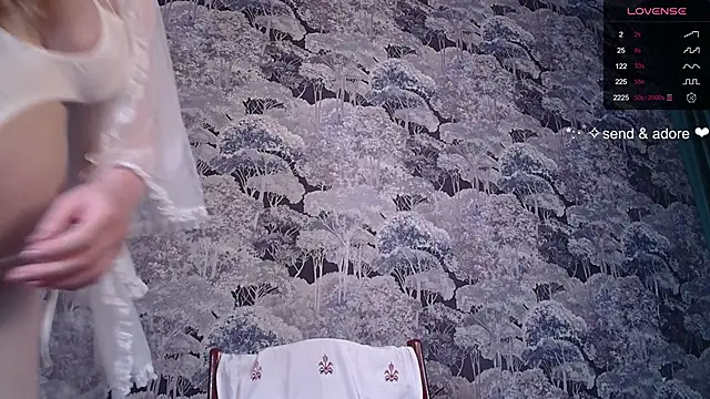 Snapshot of Ambrosia_nectar chatting on April 23, 2026, 12:29 pm Ambrosia nectar online show from April 23, 2026, 12:29 pm
