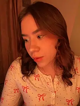 Snapshot of Im_Valen_Cute chatting on October 18, 2025, 2:47 am Im Valen Cute online show from October 18, 2025, 2:47 am