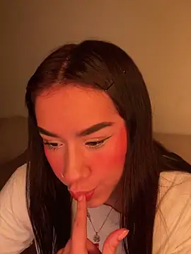 Snapshot of Im_Valen_Cute chatting on June 23, 2026, 3:04 am Im Valen Cute online show from June 23, 2026, 3:04 am