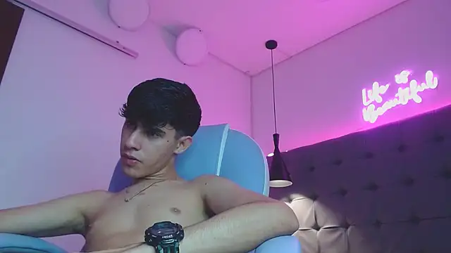 Snapshot of Dyla_n18 chatting on February 5, 2025, 1:26 am Dyla n18 online show from February 5, 2025, 1:26 am