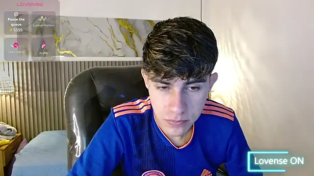 Dyla n18 online show from November 22, 2025, 7:35 pm