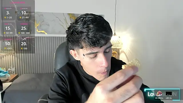 Snapshot of Dyla_n18 chatting on April 30, 2026, 8:04 pm Dyla n18 online show from April 30, 2026, 8:04 pm
