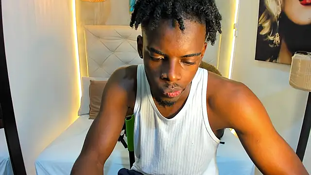 Snapshot of royce_ebony chatting on April 29, 2026, 2:37 am royce ebony online show from April 29, 2026, 2:37 am