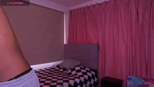 teobowny  online show from October 6, 2025, 9:34 pm