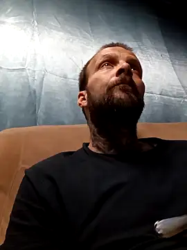 Whipit323 online show from April 19, 2026, 2:33 am