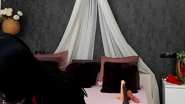 miss sophieX online show from February 6, 2025, 4:31 am