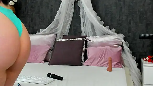 miss sophieX online show from March 5, 2025, 4:34 am