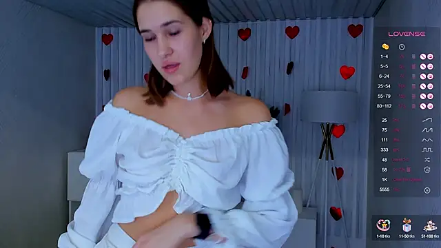 Jennifer Wadee online show from March 11, 2025, 1:16 am