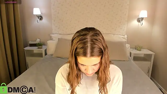 Jennifer Wadee online show from April 21, 2026, 12:01 am