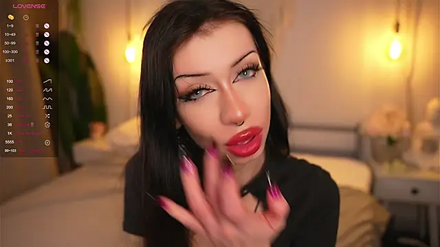 Devilsss toy online show from November 9, 2025, 3:43 pm