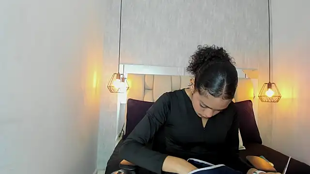 Snapshot of Alahia_Baiter chatting on December 6, 2024, 11:33 am Alahia Baiter online show from December 6, 2024, 11:33 am