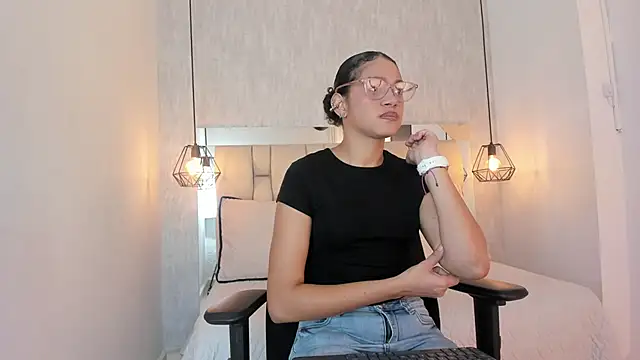 Snapshot of Alahia_Baiter chatting on December 7, 2024, 11:29 am Alahia Baiter online show from December 7, 2024, 11:29 am